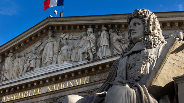 French left propose Huguette Bello as compromise PM pick, but Socialists are on the fence