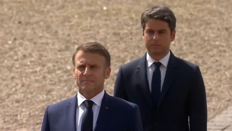 Plans de coalition, rencontres secrètes : la macronie cherche à se maintenir au gouvernement