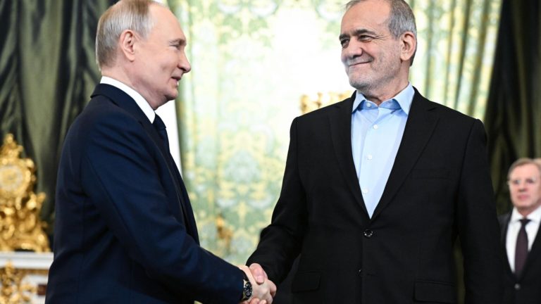 Russia and Iran sign Partnership Treaty