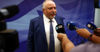 Israel opposition leader says Netanyahu arming ‘equivalent of Isis’ gangs in Gaza