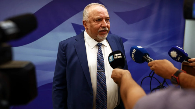 Israel opposition leader says Netanyahu arming ‘equivalent of Isis’ gangs in Gaza