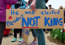 Sen. Murphy: Trump Wants Shutdown ‘Because He Thinks He Can Exercise King-Like Powers’