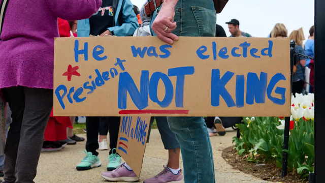 Sen. Murphy: Trump Wants Shutdown ‘Because He Thinks He Can Exercise King-Like Powers’