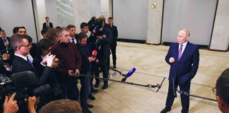 Putin Brushes Off New US Sanctions, Issues Warning on Tomahawk Missiles