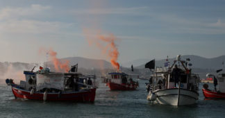 Protesting Greek farmers disrupt port operations as nationwide blockades persist Protesting Greek farmers disrupt port operations as nationwide blockades persist