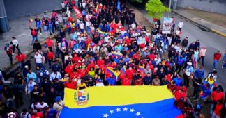 Venezuelan Govt Supporters Rally in Caracas Amid Warnings of Possible U.S. Intervention