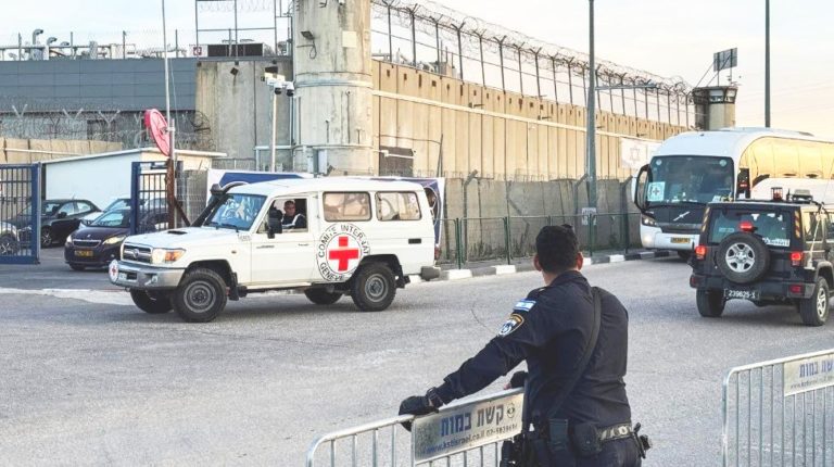 Israeli settlers join ‘safari’ tour of Palestinian prisoners