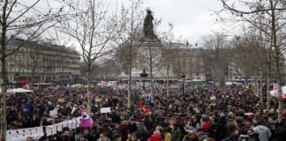 Hollande faces a large opposition movement this month