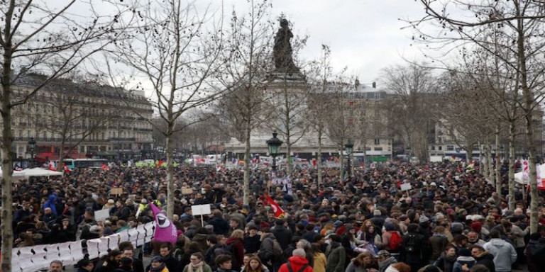 Hollande faces a large opposition movement this month