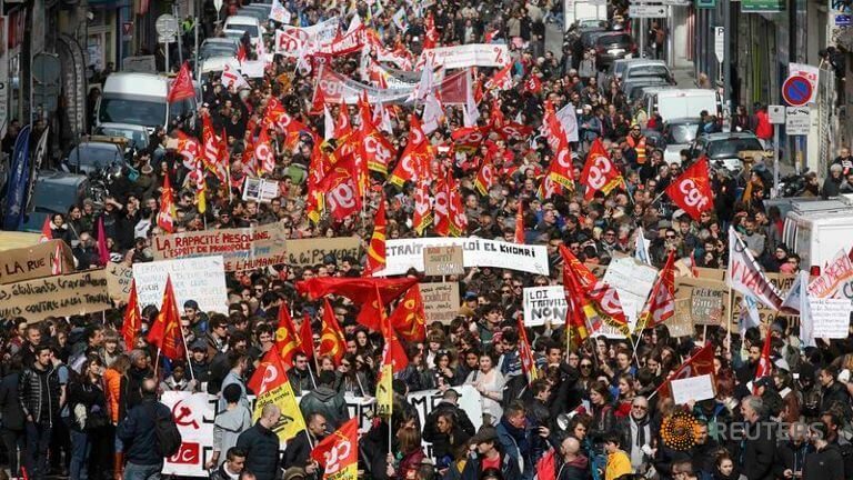 French revolt against Hollande