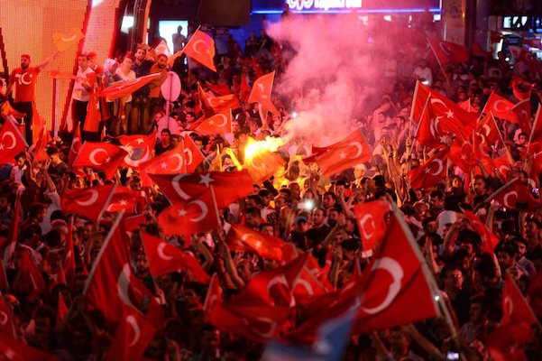 Radicals around Erdogan call for war "against Crusaders"