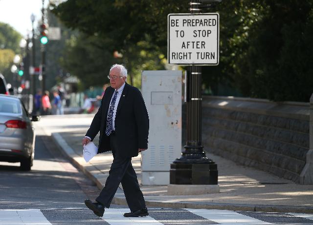Sanders booed by House Democrats