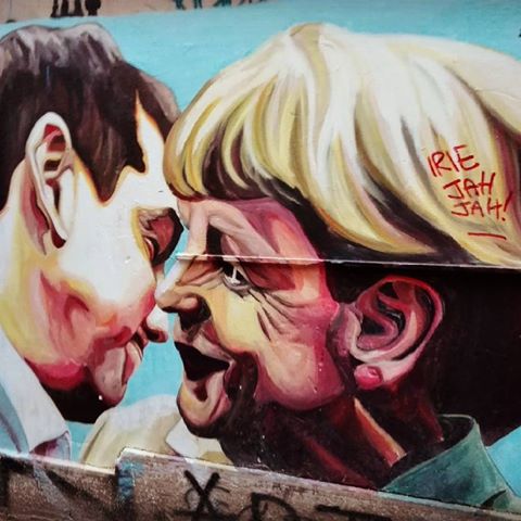 "Creditors" destroy Greece, SYRIZA not resisting