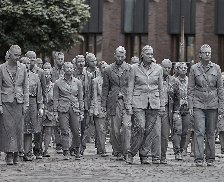 1000 ghostly figures march the streets of hamburg in protest for the G20 summit