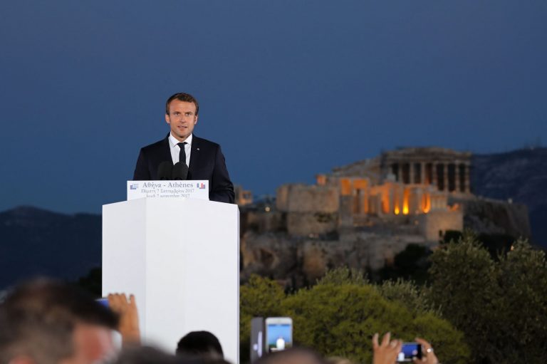 En réponse à la visite du président français à Athènes