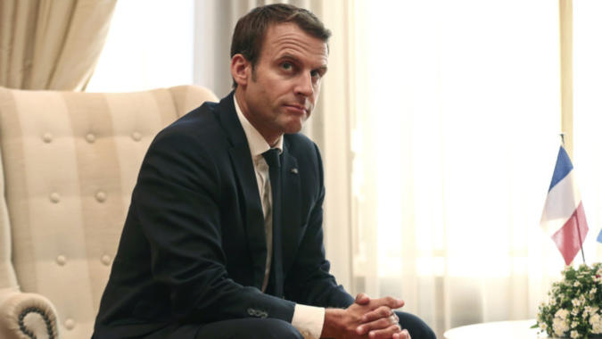 La semaine où Macron dévisse: bain de boue pour tous