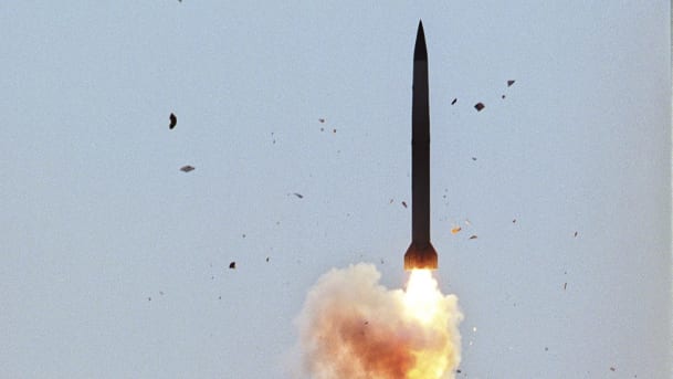 Far-Rightist Lieberman gets crazy (or pretends to get). He claims the right to bomb Syria and threatens Russia!