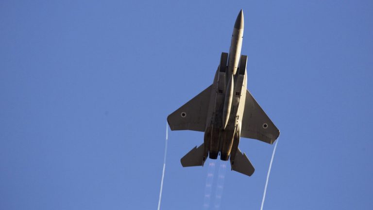 ‘Israel made a mistake by striking Syria & jeopardizing relations with Russia’ – expert