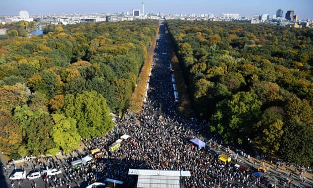German march against far right draws huge crowds in Berlin