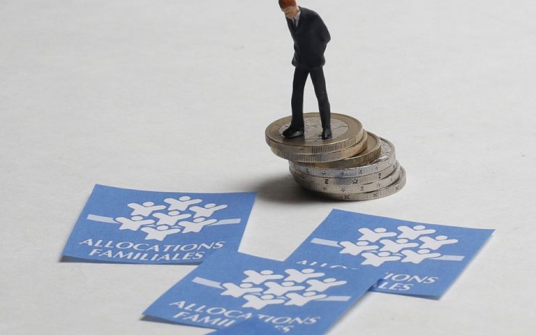 Hausse de 100 euros pour les salariés au smic : pour janvier, ça pourrait coincer