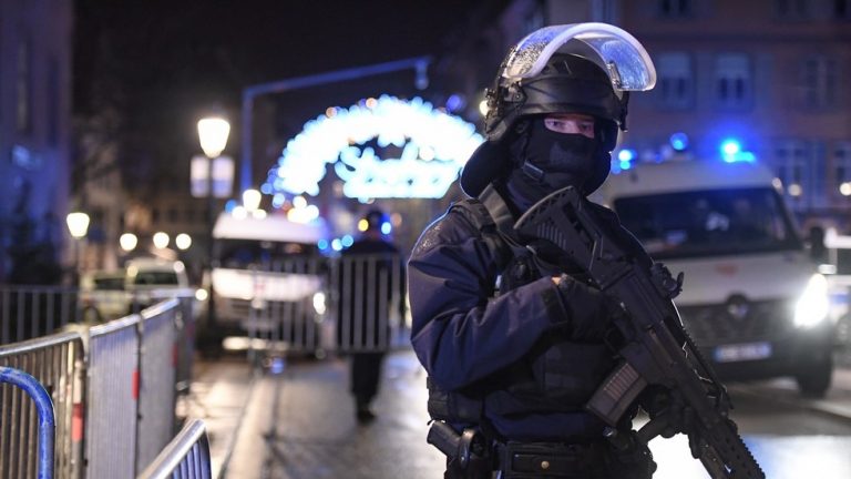 Very strange: A “terrorist attack” in the middle of the French political crisis