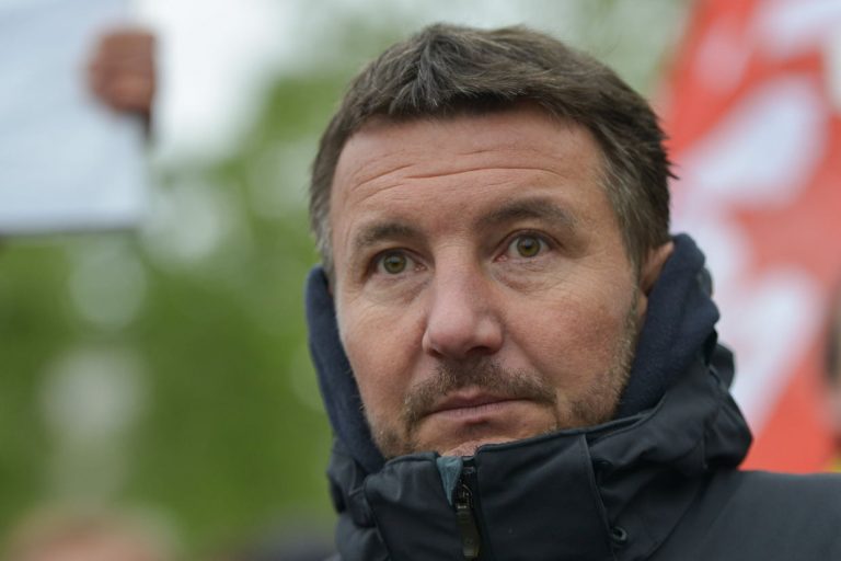 Besancenot :” le désordre c’est macron , qu’il cède ou qu’il laisse sa place “