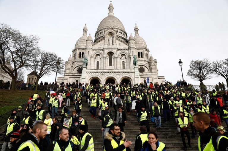 Gilets Jaunes: Νew Tactics | by Bruno Drwevski