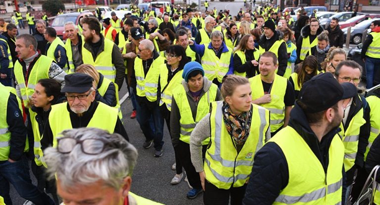 GiletsJaunes: les citoyens en marche vers l’Elysée !… et ailleurs en France