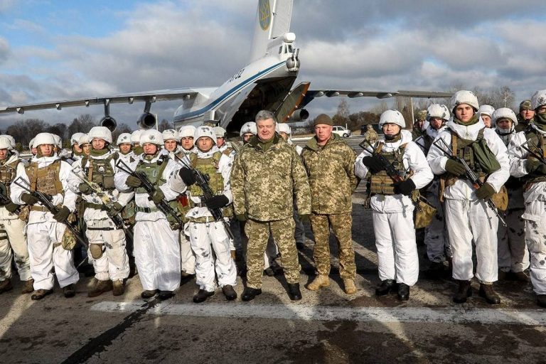 Poroshenko Publishes Image Posing With Soldier Wearing SS Totenkopf Patch