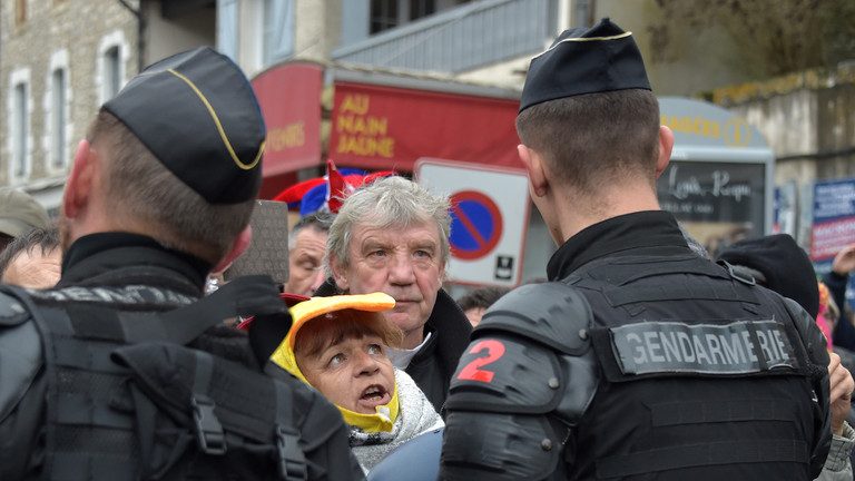 Protesters clash with French police in Souillac before Macron visit