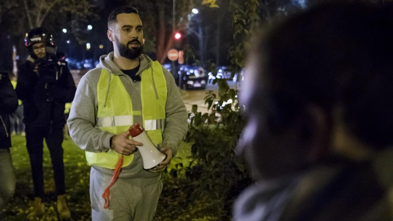 “Tout ce qui se passe ici est politique”, dénonce le “gilet jaune” Eric Drouet à la sortie de sa garde à vue
