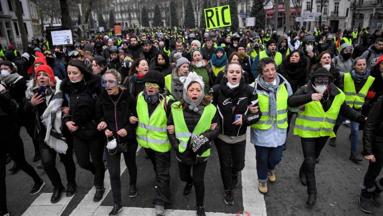 Yellow Vests keep the pressure all over France