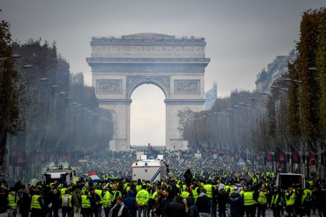 Acte 9 : Castaner veut écraser le mouvement, des sections syndicales s’invitent aux festivités