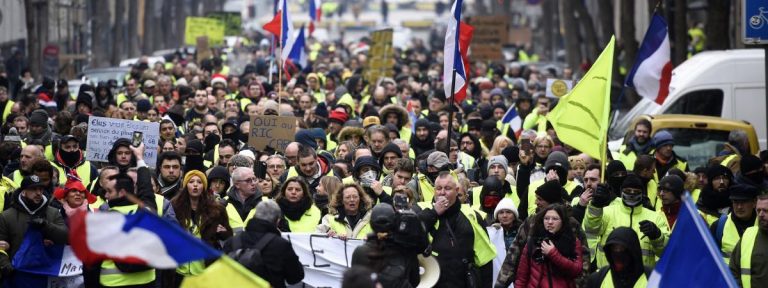 Référents locaux, stickers et analyse vidéo : la nouvelle méthode de comptage des “gilets jaunes”