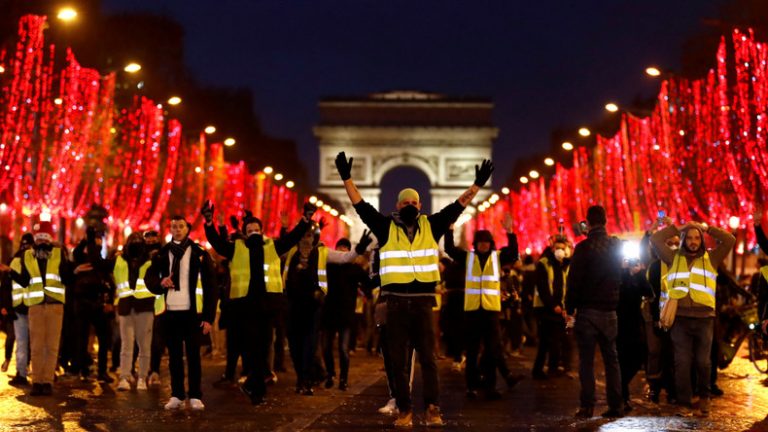 Macron Resign! French authorities deploy 150.000 policemen and soldiers on New Year’s eve. Macron refuses the demands.