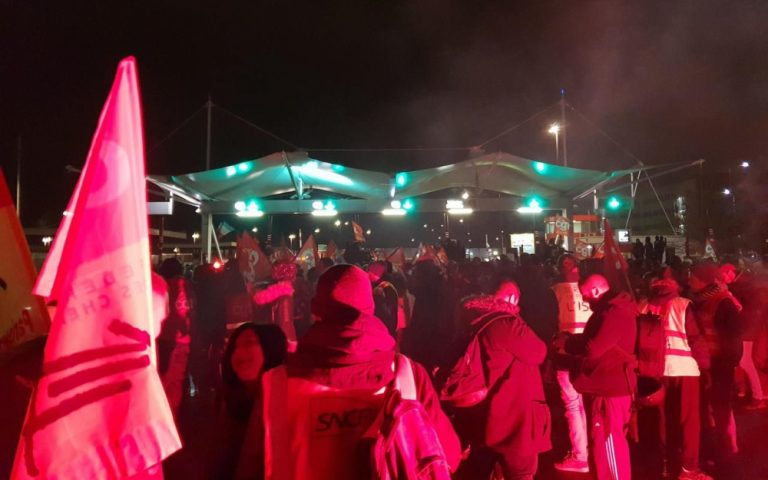 Le marché international de Rungis bloqué par des manifestants : «On va mettre à genoux le capital»