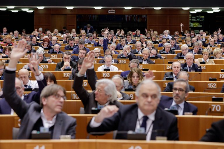 EU ‘risks pushing Venezuela towards civil war’ after parliament recognises Guaido