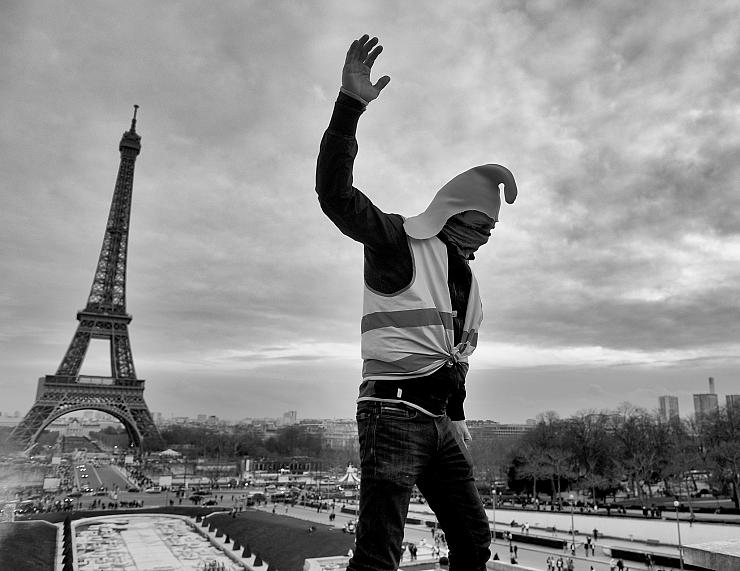 Violences : « Comparer des voitures brûlées avec les ravages du néolibéralisme depuis 40 ans est absurde »