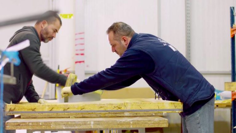 ARTE Regards – Des savons pour résister | Une usine grecque autogérée lutte contre la crise