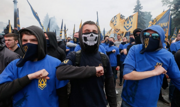 Les milices d’extrême droite ukrainiennes défient le gouvernement jusqu’à la confrontation.