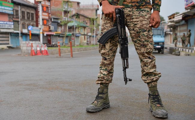 Indian assault on Kashmir in third week, thousands arrested