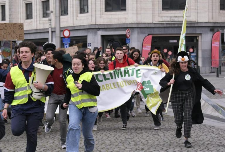 Appel Uni-Terre: grève et marche mondiale pour le futur