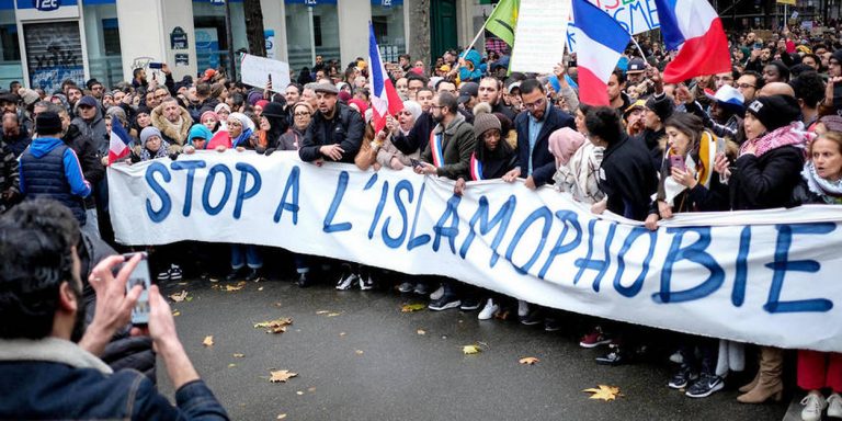 Plusieurs milliers de manifestants à Paris pour dire «STOP à l’islamophobie»
