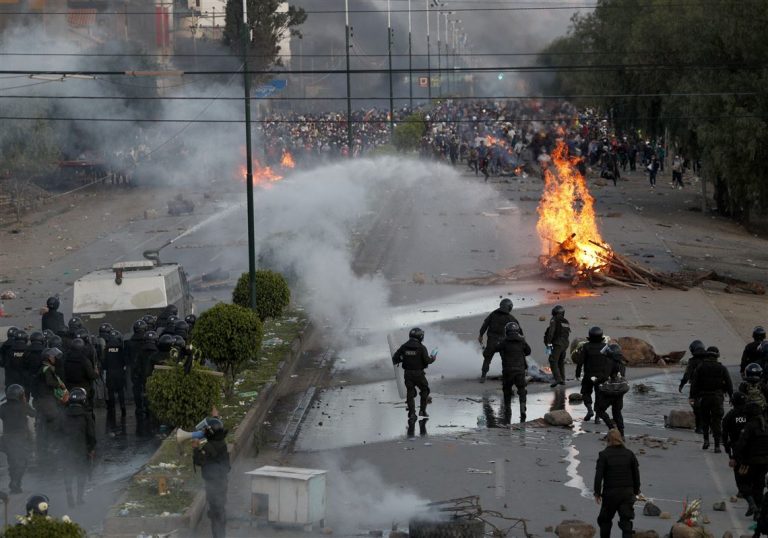 Bolivia: Chaos hits Cochabamba as police and pro-Morales protesters clash