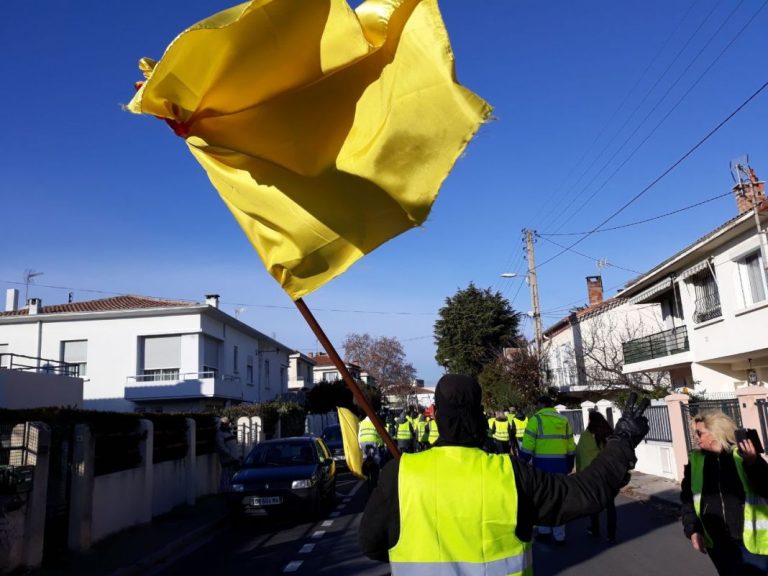 Appel : « Un an après l’apparition des Gilets Jaunes, ce sont désormais des peuples du monde entier qui se soulèvent »