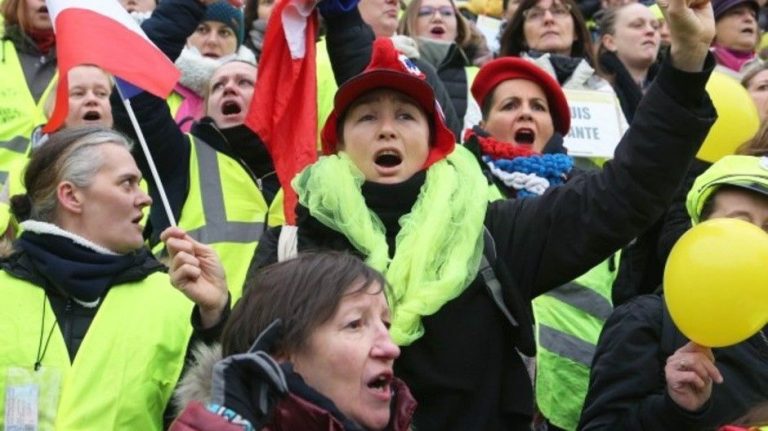 Des femmes en colère : un documentaire de la collection Femmes en Jaune