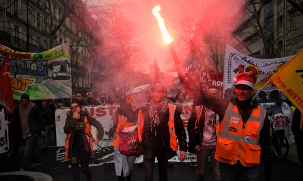 Christmas travel in France likely to be disrupted as strikes continue