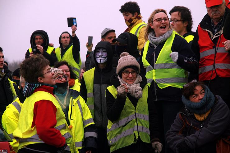 «Ce qui se passe ici, cette entraide, je n’avais jamais vu ça» : reportage à la maison du peuple de Saint-Nazaire
