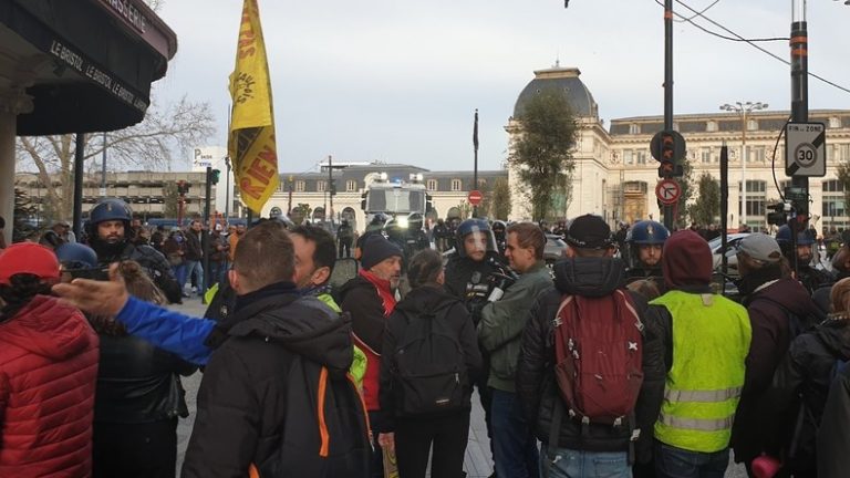 Fronde contre la réforme des retraites : les Gilets jaunes jouent les prolongations pour l’acte 63