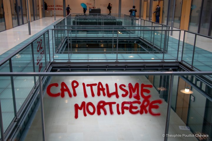Action contre BlackRock : « Nous devons mettre hors d’état de nuire les plus grands pollueurs de la planète »